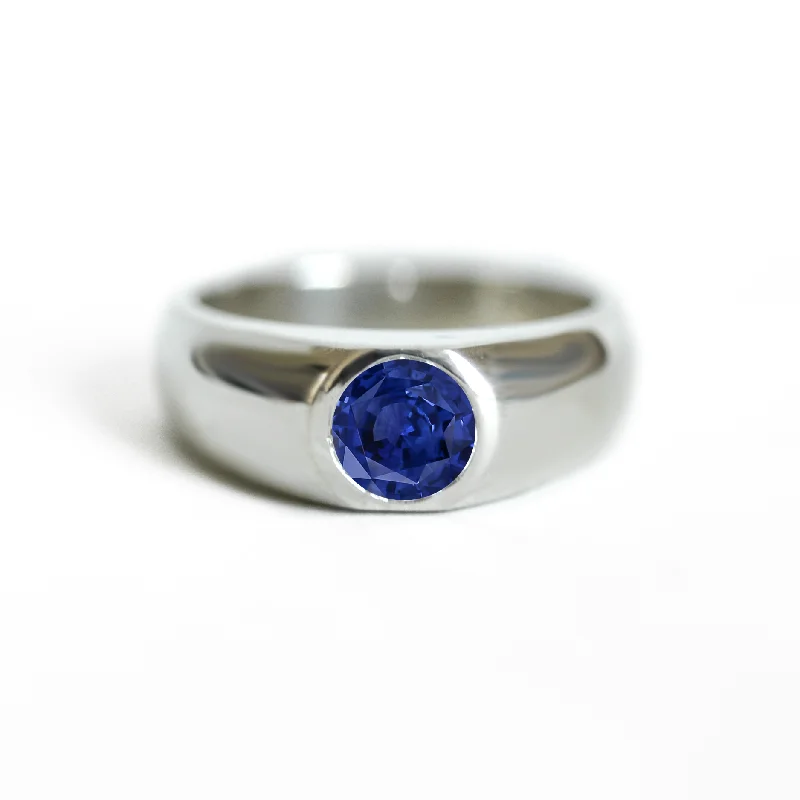 Women’s love rings-Round Sapphire Signet Ring