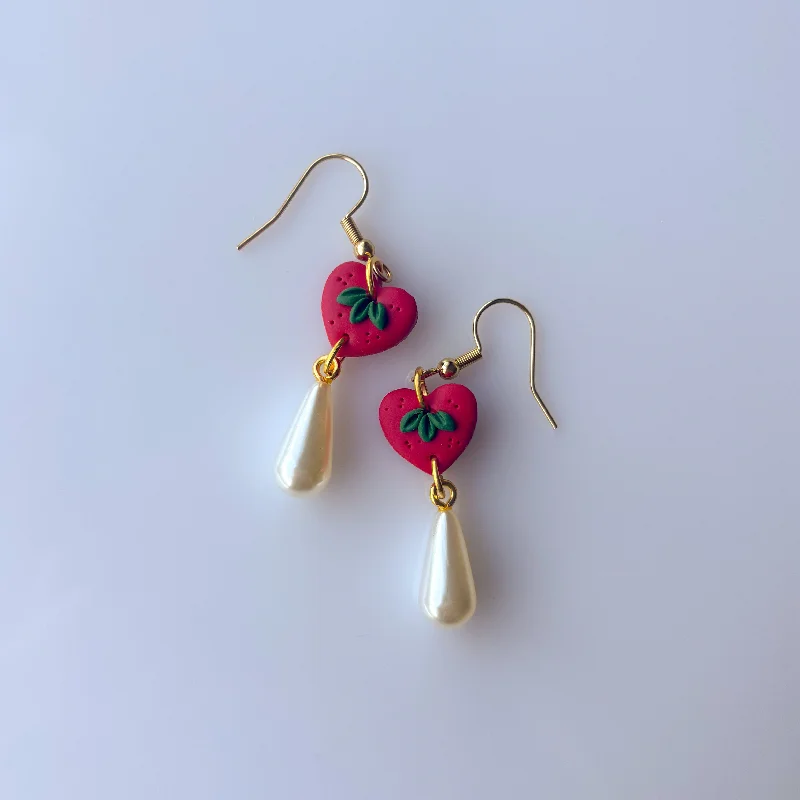 Women’s vintage-inspired earrings-STRAWBERRY HEART PEARL DROP EARRINGS