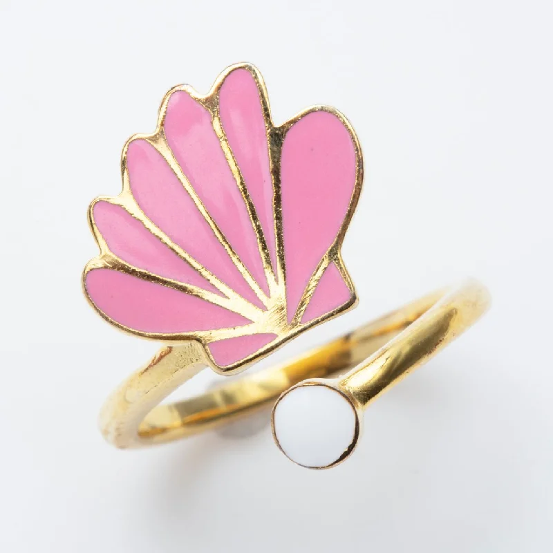 Women’s yellow gold rings-Seashell & Pearl Ring