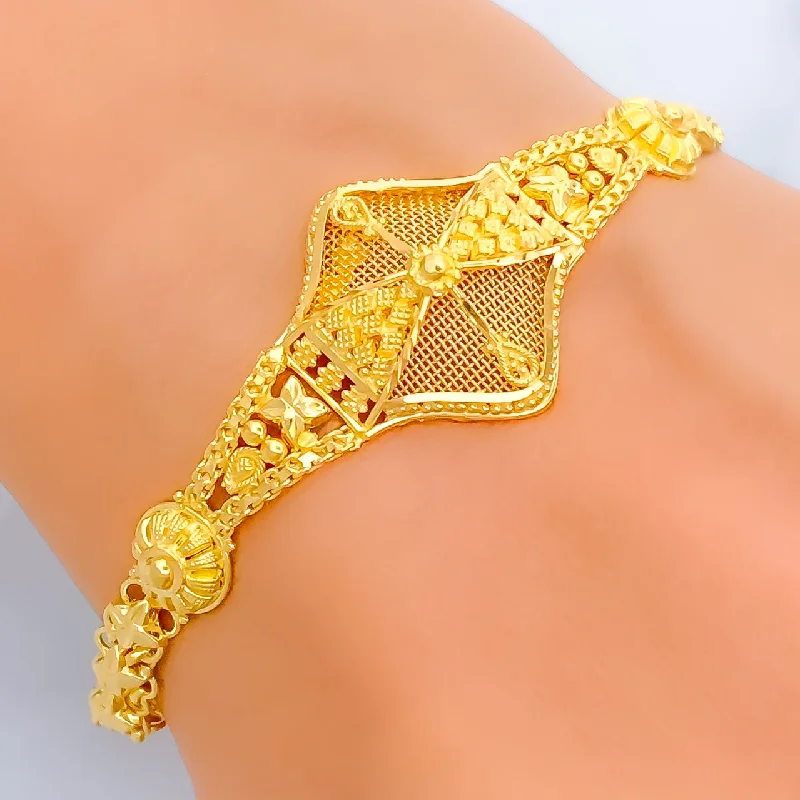 Women’s luxury bangle bracelets-Charming Intricate 22k Gold Bracelet